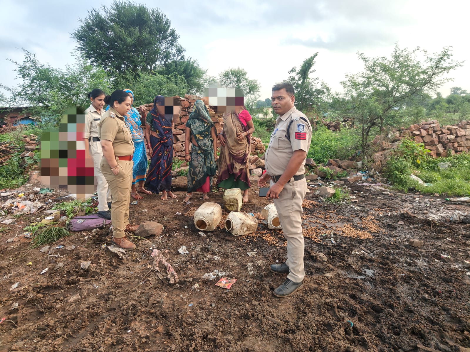 अवैध शराब पर दमोह पुलिस का बड़ा प्रहार, जगह-जगह छापेमारी से हड़कंप
