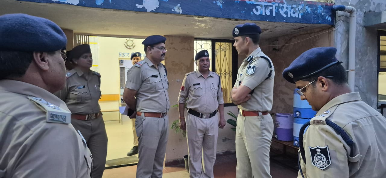 आईजी इरशाद वली का दमोह के पथरिया और देहात थाने में औचक निरीक्षण