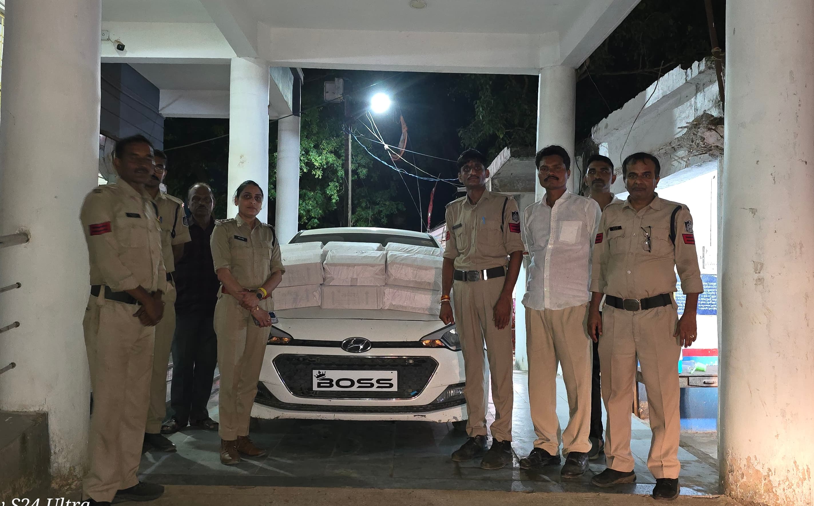 ..थाना तेंदूखेड़ा, जिला दमोह तेंदूखेड़ा पुलिस की बड़ी कार्रवाई  135 बल्क लीटर अवैध देशी मसाला शराब एवं आई-20 कार जब्त, आरोपी मौके से फरार