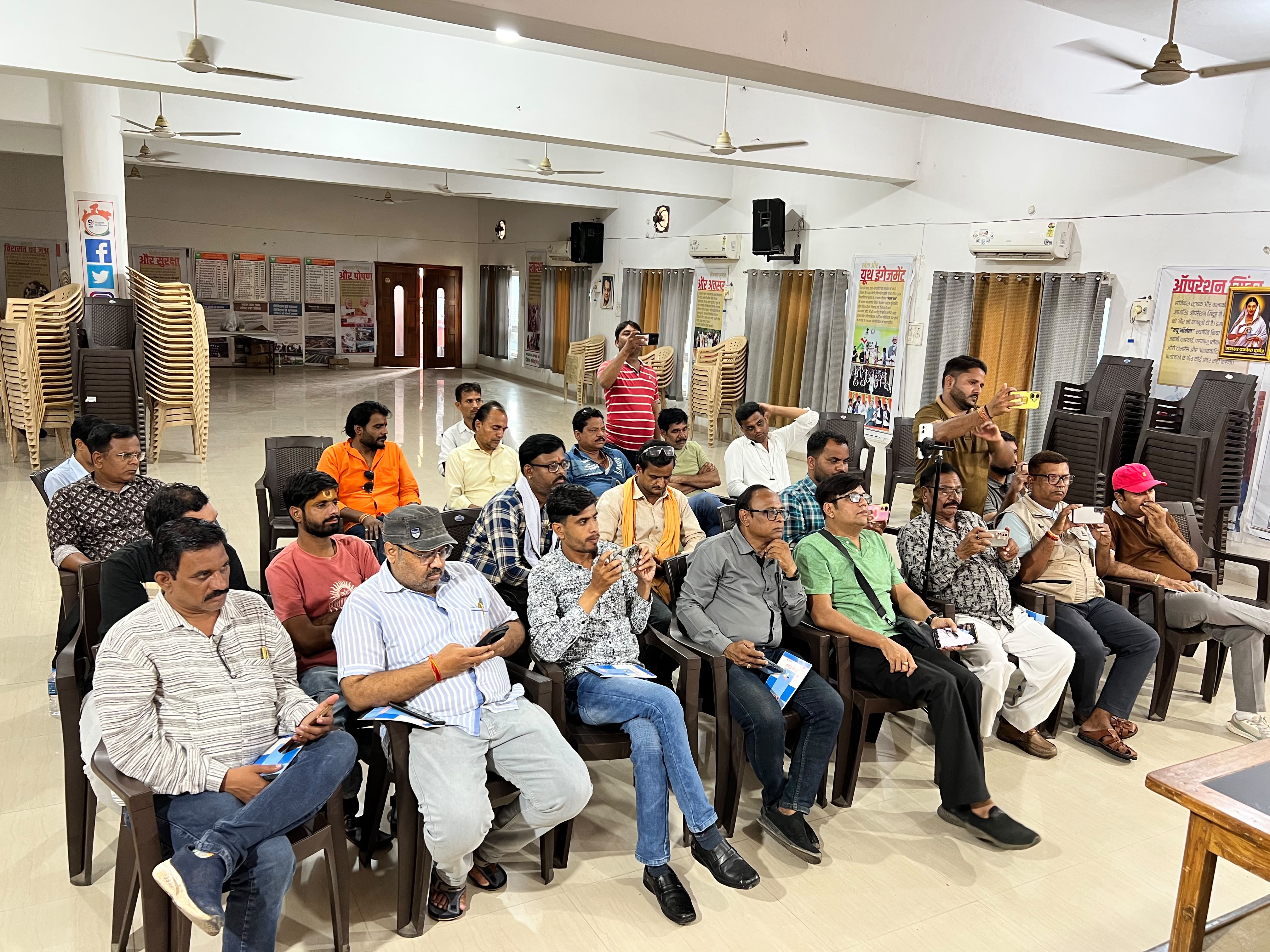 25 वर्षों की सेवा यात्रा लोकतांत्रिक इतिहास का महत्वपूर्ण अध्याय : राहुल सिंह सेवा कार्यों को जनआंदोलन बनाने का प्रयास : श्याम शिवहरे 25 वर्षों की सेवा यात्रा लोकतांत्रिक इतिहास का महत्वपूर्ण अध्याय : राहुल सिंह सेवा कार्यों को जनआंदोलन बनाने का प्रयास : श्याम शिवहरे