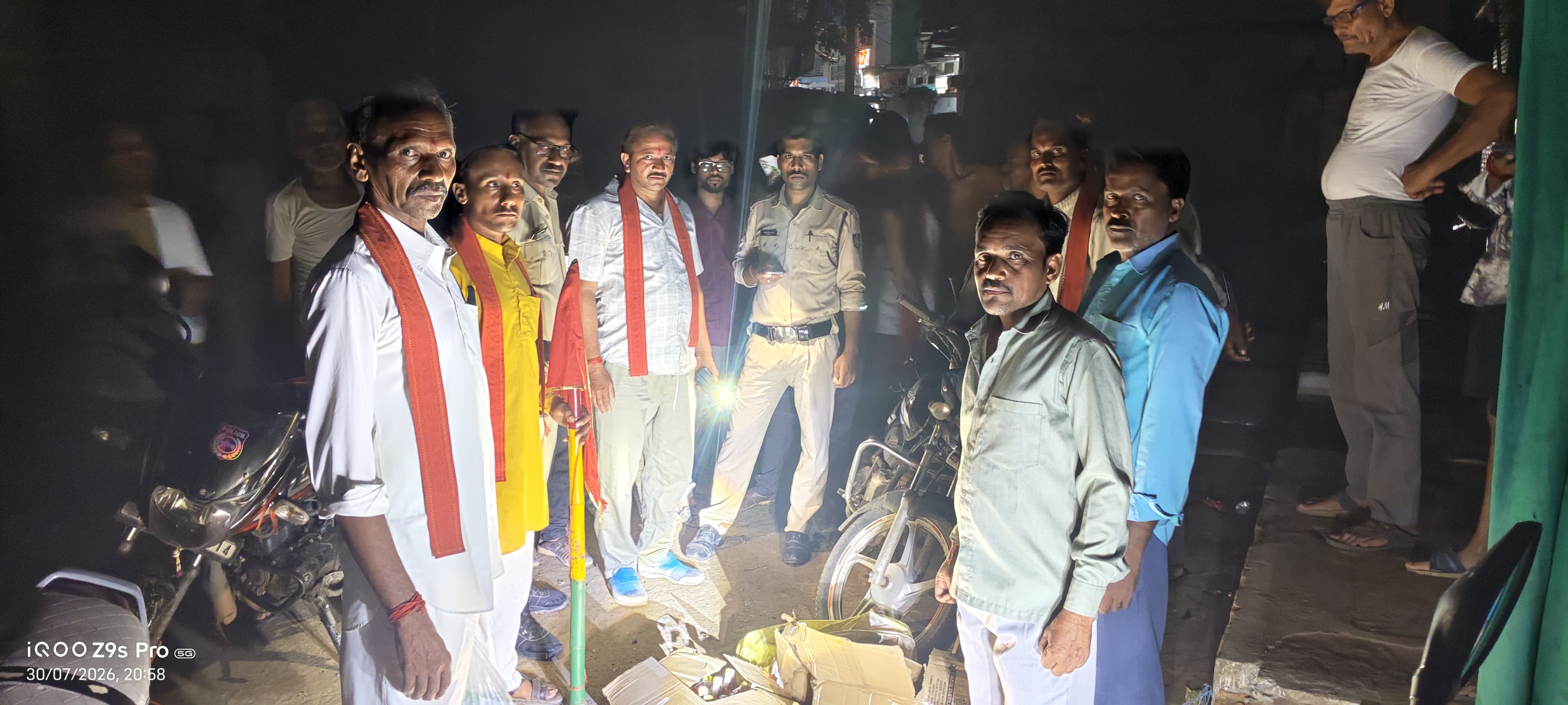 बटियागढ़: अवैध शराब पकड़वाने पर संगठन कार्यकर्ताओं को मिली जान से मारने की धमकी, पुलिस जांच में जुटी बटियागढ़: अवैध शराब पकड़वाने पर संगठन कार्यकर्ताओं को मिली जान से मारने की धमकी, पुलिस जांच में जुटी