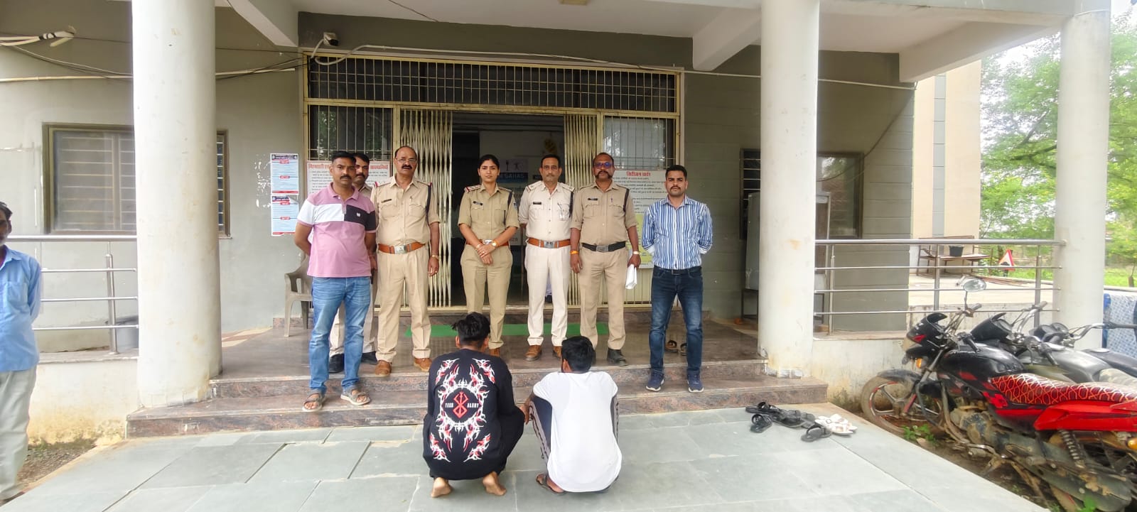 पथरिया पुलिस की बड़ी सफलता: 39 पेटी अवैध शराब मामले के दो फरार आरोपी गिरफ्तार  दमोह | जन क्रांति एक्सप्रेस