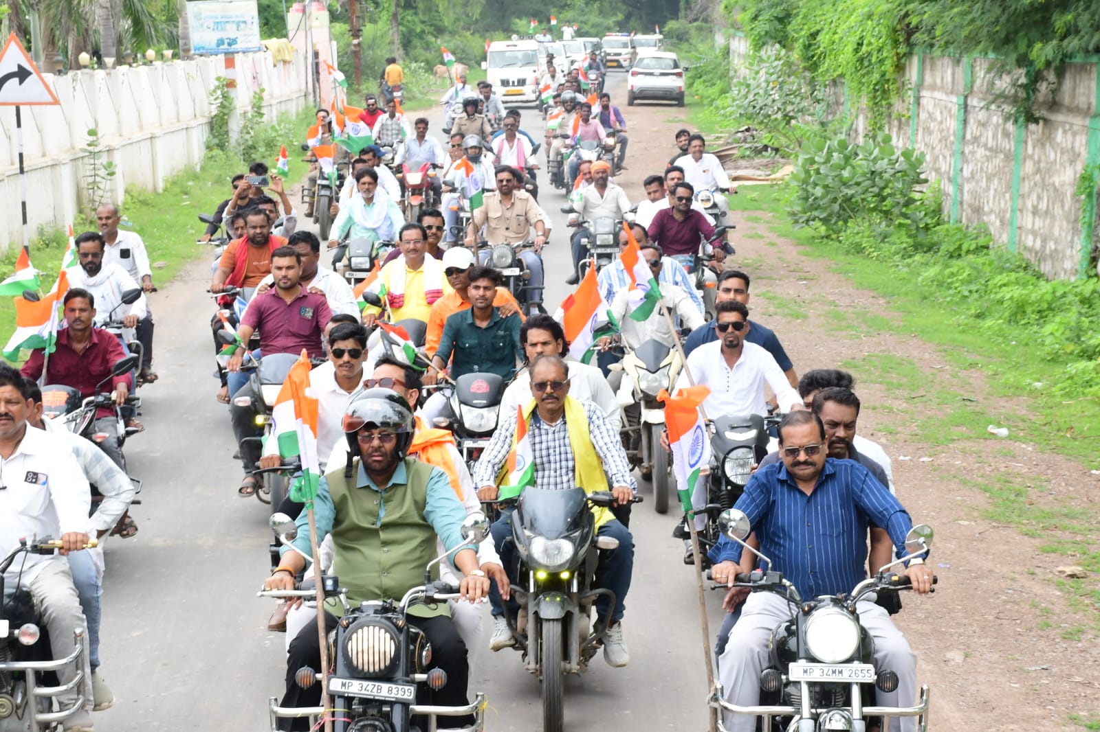 नरसिंहगढ़ और बटियागढ़ में निकली भव्य तिरंगा यात्रा, देशभक्ति के रंग में रंगा माहौल नरसिंहगढ़ और बटियागढ़ में निकली भव्य तिरंगा यात्रा, देशभक्ति के रंग में रंगा माहौल