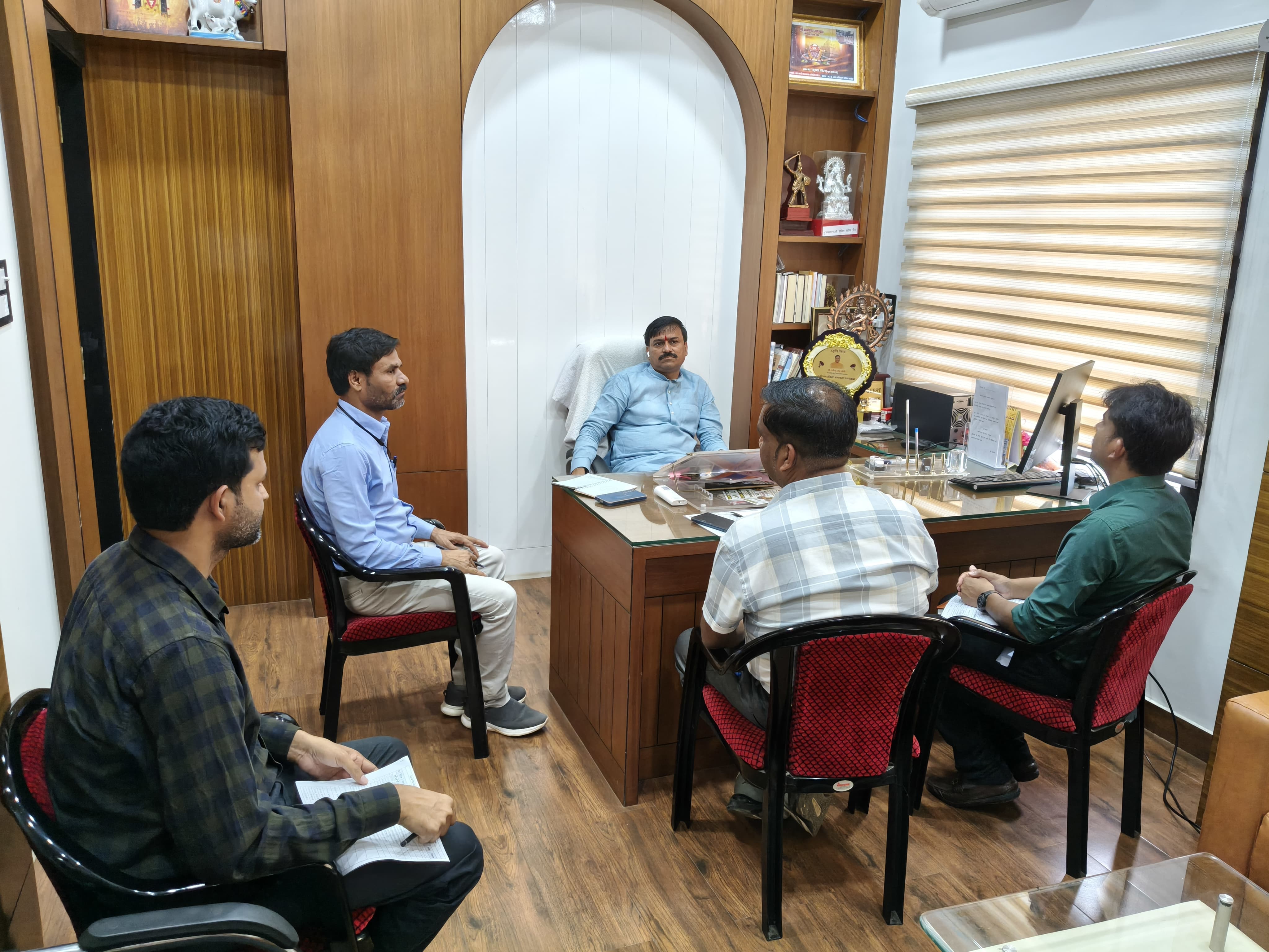 बिजली विभाग के अधिकारियों की मंत्री धर्मेन्द्र सिंह लोधी ने ली समीक्षा बैठक, निर्बाध विद्युत आपूर्ति के दिए निर्देश