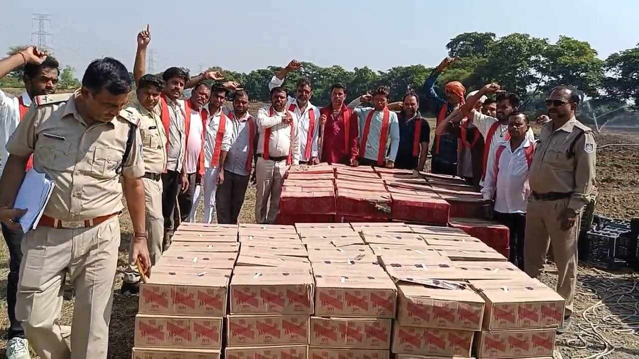 दमोह में अवैध शराब पर उठे गंभीर सवाल: नरसिंहगढ़ में युवक की मौत, हिंडोरिया में तीन की तबीयत बिगड़ी; पथरिया में 16 लाख की शराब जब्त दमोह में अवैध शराब पर उठे गंभीर सवाल: नरसिंहगढ़ में युवक की मौत, हिंडोरिया में तीन की तबीयत बिगड़ी; पथरिया में 16 लाख की शराब जब्त
