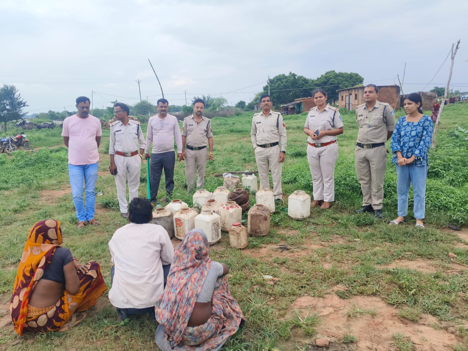 अवैध शराब पर दमोह पुलिस का बड़ा प्रहार, जगह-जगह छापेमारी से हड़कंप