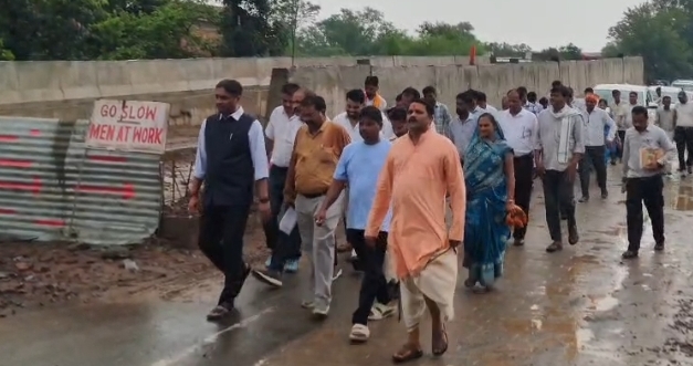 सांसद राहुल सिंह लोधी ने किया रेलवे परियोजनाओं का निरीक्षण, 100 करोड़ की लागत से बन रहे तीन ओवरब्रिज और रेक प्वाइंट का लिया जायजा