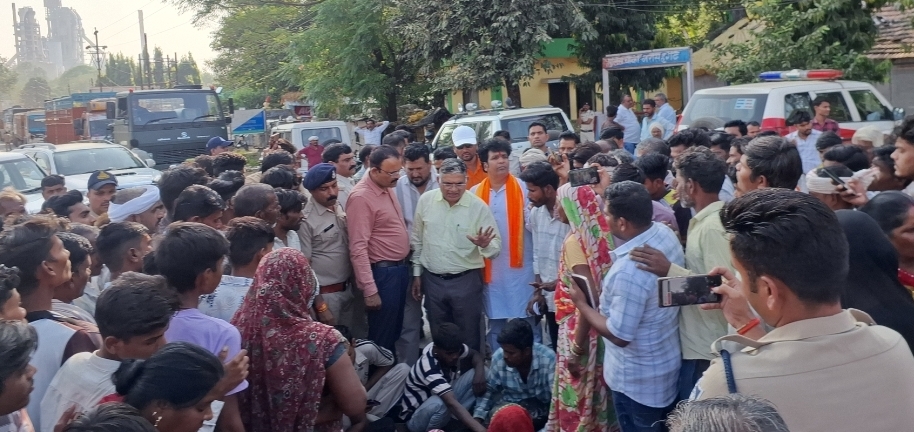 दमोह में अवैध शराब पर उठे गंभीर सवाल: नरसिंहगढ़ में युवक की मौत, हिंडोरिया में तीन की तबीयत बिगड़ी; पथरिया में 16 लाख की शराब जब्त दमोह में अवैध शराब पर उठे गंभीर सवाल: नरसिंहगढ़ में युवक की मौत, हिंडोरिया में तीन की तबीयत बिगड़ी; पथरिया में 16 लाख की शराब जब्त