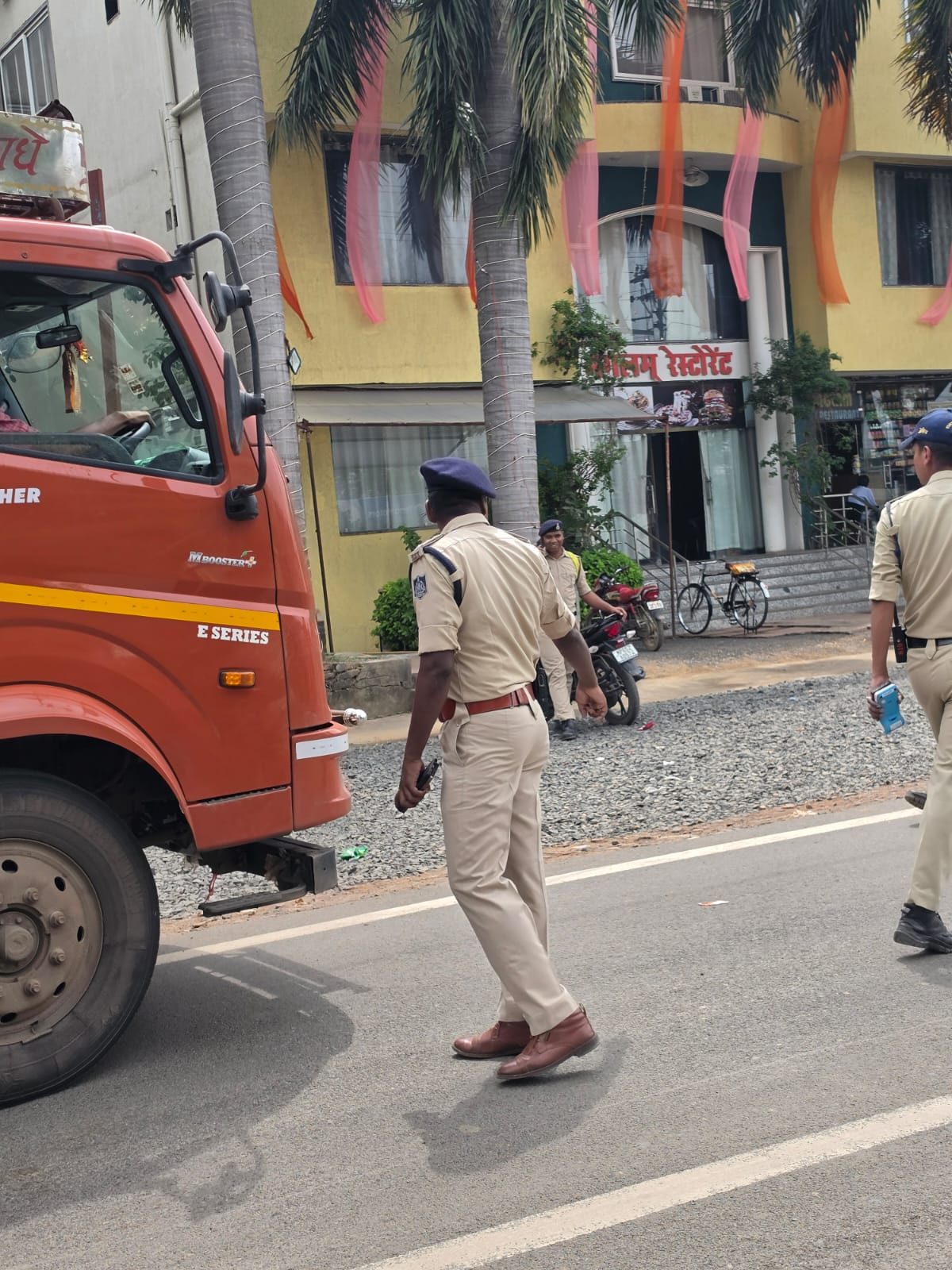 दमोह में विशेष वाहन चेकिंग अभियान: 36 वाहनों पर कार्रवाई, ₹27,200 का जुर्माना वसूला दमोह में विशेष वाहन चेकिंग अभियान: 36 वाहनों पर कार्रवाई, ₹27,200 का जुर्माना वसूला