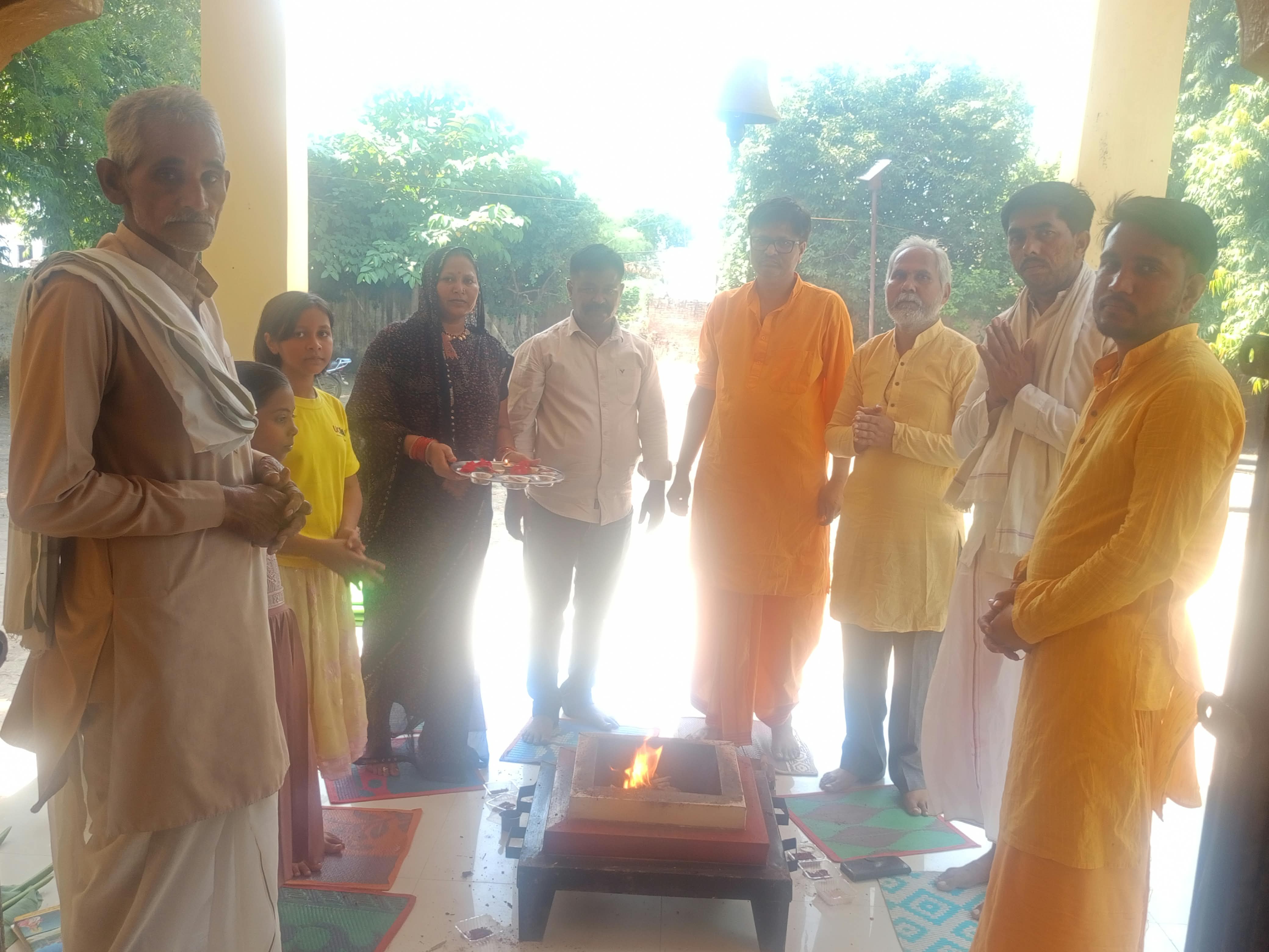 गायत्री प्रज्ञापीठ तेवरईया में सामूहिक पितृ तर्पण एवं गायत्री महायज्ञ संपन्न, पूर्वजों के श्रेष्ठ संस्कार अपनाने का दिया संदेश गायत्री प्रज्ञापीठ तेवरईया में सामूहिक पितृ तर्पण एवं गायत्री महायज्ञ संपन्न, पूर्वजों के श्रेष्ठ संस्कार अपनाने का दिया संदेश
