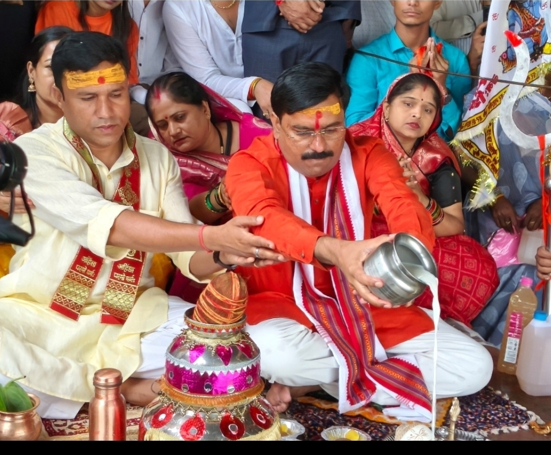 पंचवटी भेड़ाघाट से शुरू हुई 121 किलोमीटर की पंच दिवसीय कांवड़ यात्रा