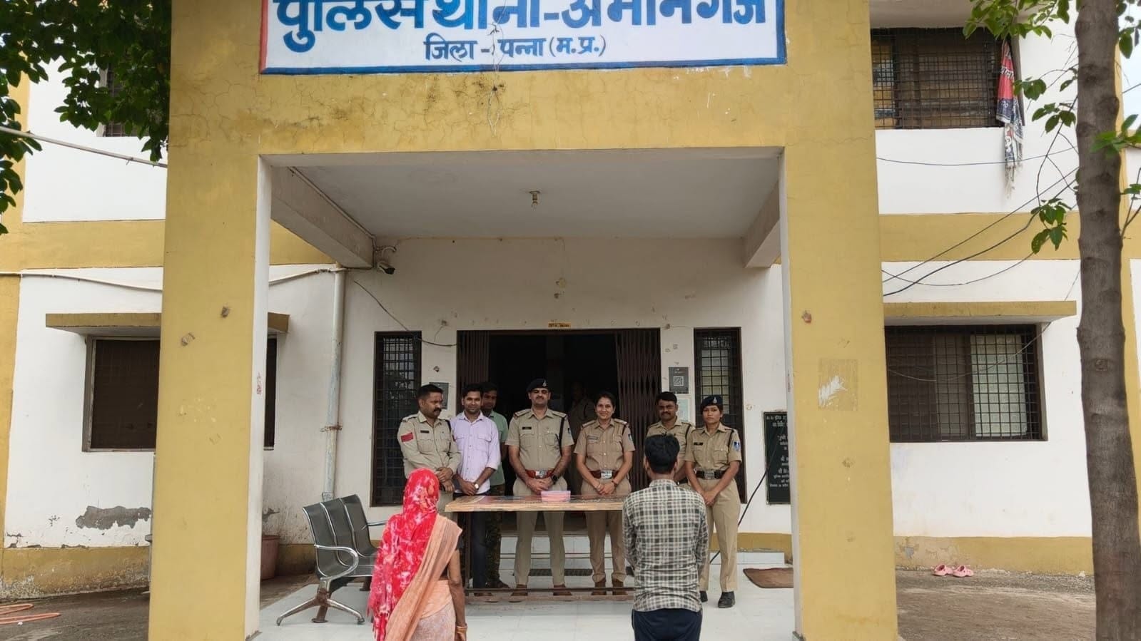 विवाह कराने के नाम पर ₹2 लाख की ठगी करने वाले गिरोह का पर्दाफाश, तीन आरोपी गिरफ्तार  पन्ना। पन्ना जिले के अमानगंज क्षेत्र में विवाह 