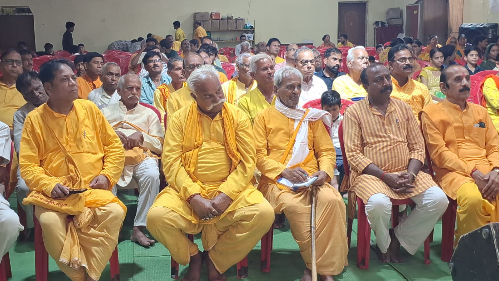 दमोह: "मैं कौन हूं?"— इसी प्रश्न का उत्तर समझाता है गुरु, गायत्री शक्तिपीठ में गुरुपूर्णिमा महोत्सव श्रद्धा के साथ संपन्न दमोह: "मैं कौन हूं?"— इसी प्रश्न का उत्तर समझाता है गुरु, गायत्री शक्तिपीठ में गुरुपूर्णिमा महोत्सव श्रद्धा के साथ संपन्न