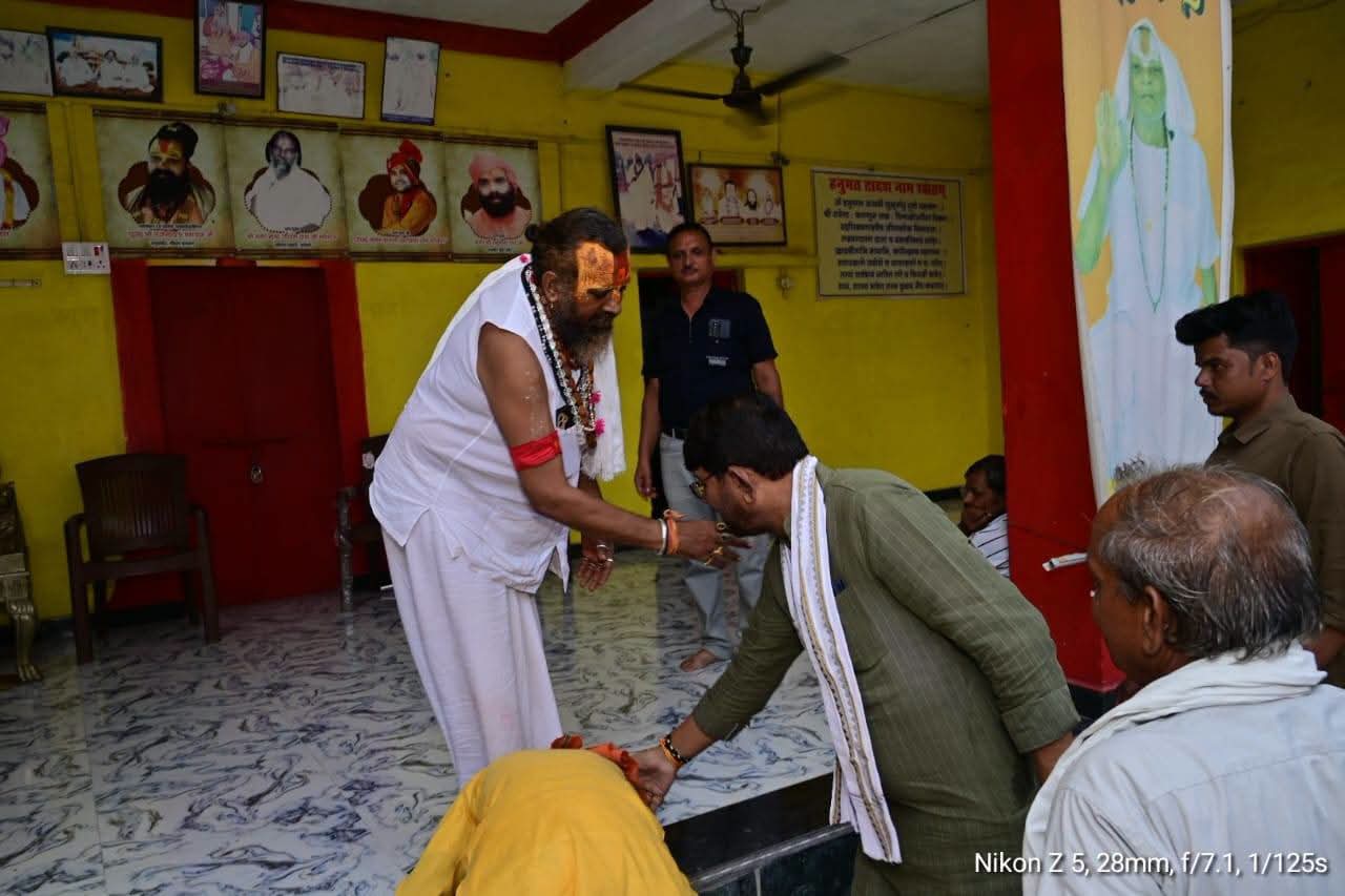 बकायन में गूंजा &lsquo;हरे राम&rsquo; का महामंत्र, मंत्री लखन पटेल ने हवन-पूजन में की सहभागिता