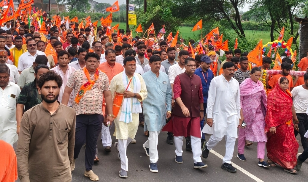 पंचवटी भेड़ाघाट से शुरू हुई 121 किलोमीटर की पंच दिवसीय कांवड़ यात्रा