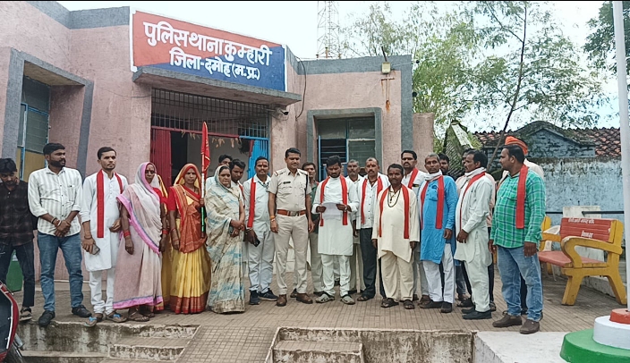 अवैध शराब के परिवहन और गांव-गांव बिक्री की शिकायत, कुम्हारी थाने पहुंचा संगठन