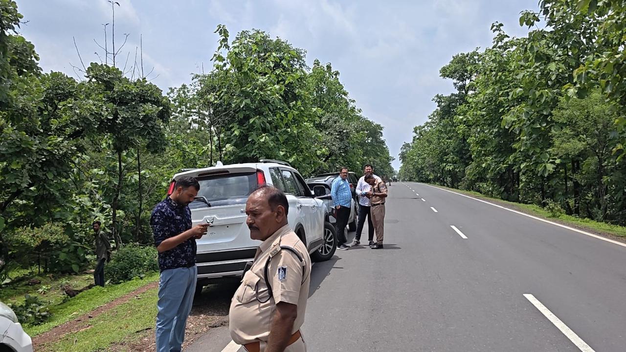 दमोह: जबलपुर रोड पर ओवरस्पीड वाहनों के खिलाफ यातायात पुलिस की कार्रवाई, 7 वाहनों से ₹7,000 जुर्माना वसूला दमोह: जबलपुर रोड पर ओवरस्पीड वाहनों के खिलाफ यातायात पुलिस की कार्रवाई, 7 वाहनों से ₹7,000 जुर्माना वसूला
