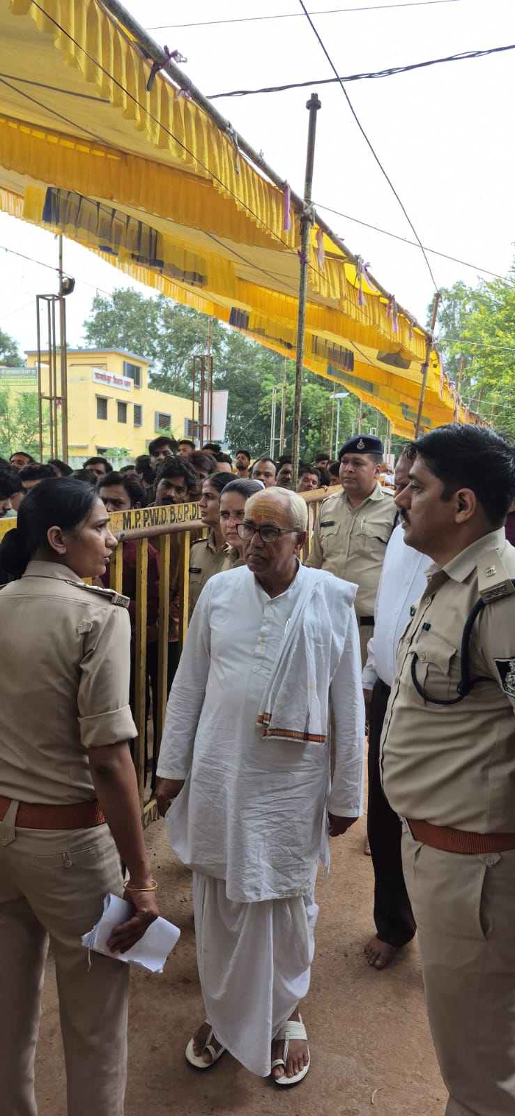 पहले सावन सोमवार पर उमड़ा आस्था का सैलाब, जागेश्वरनाथ धाम बांदकपुर में शिवभक्तों ने किया जलाभिषेक