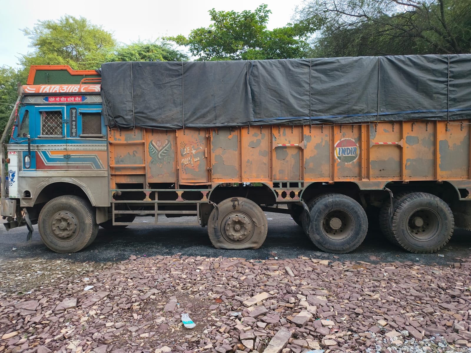 ड्रिंक एंड ड्राइव के विरुद्ध यातायात पुलिस की सख्त कार्रवाई, तीन ट्रक चालकों पर ₹35,500 का जुर्माना
