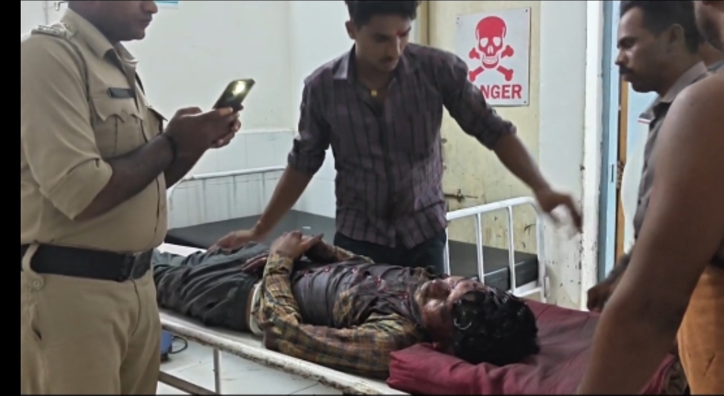बटियागढ़ में बिजली कटौती पर जनता का फूटा गुस्सा, सैकड़ों लोगों ने बिजली कार्यालय का किया घेराव मामूली विवाद में युवक पर पत्थर से हमला, गंभीर हालत में जिला अस्पताल रेफर बटियागढ़। थाना मगरोंन क्षेत्र के हरदुआ जमशा गांव में मामूली विवाद को लेकर एक युवक पर