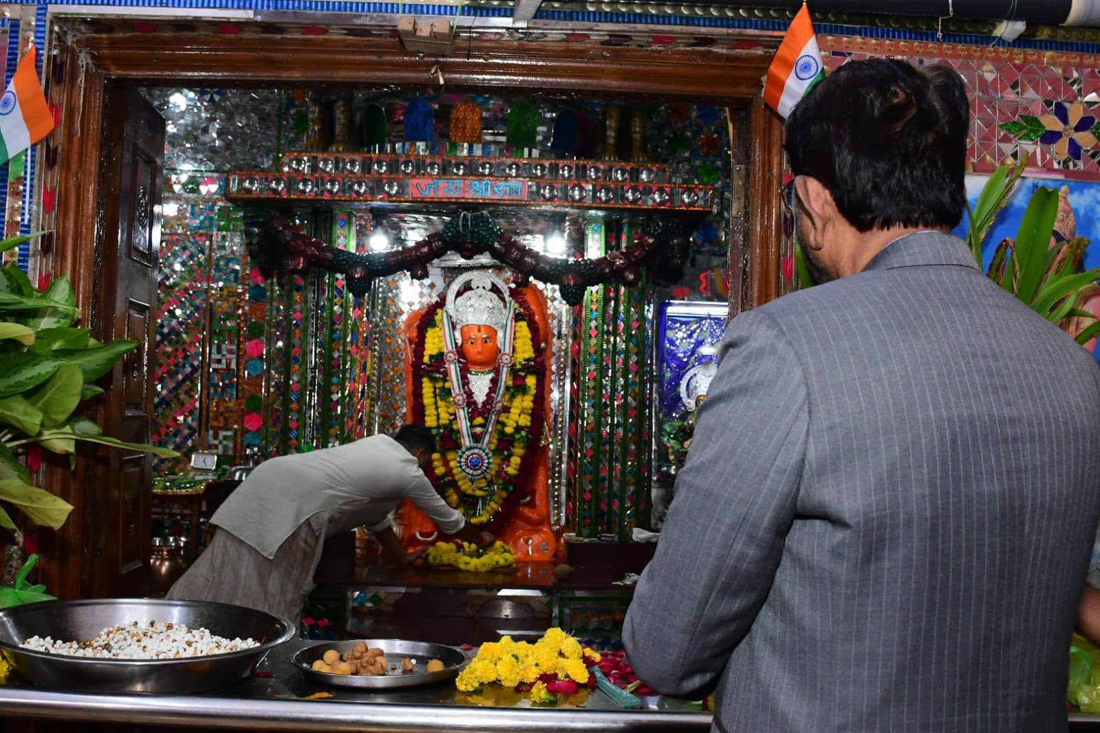 दर्शन करने पहुंचे मंत्री लखन पटेल, श्री दादाजी मनोकामना पूर्ण सिद्ध हनुमान मंदिर में किए दर्शन