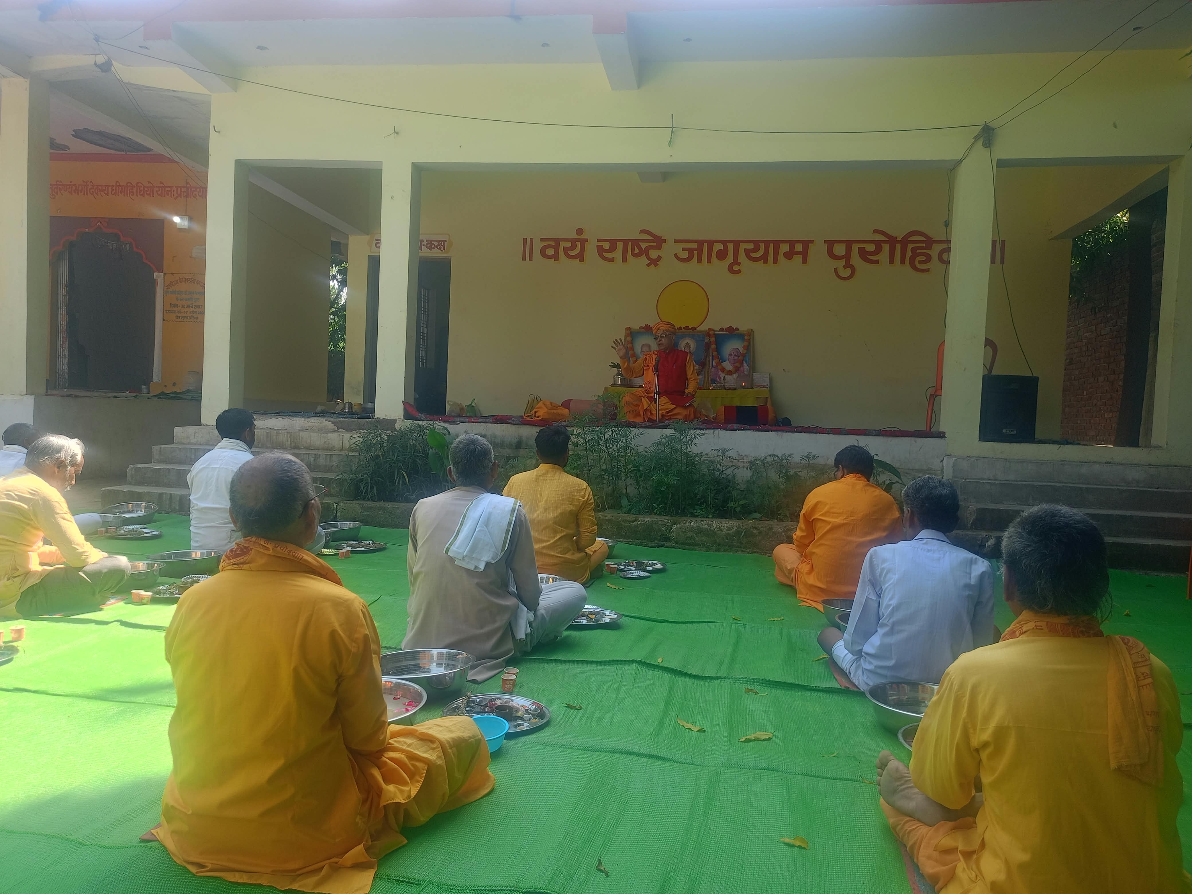 गायत्री प्रज्ञापीठ तेवरईया में सामूहिक पितृ तर्पण एवं गायत्री महायज्ञ संपन्न, पूर्वजों के श्रेष्ठ संस्कार अपनाने का दिया संदेश गायत्री प्रज्ञापीठ तेवरईया में सामूहिक पितृ तर्पण एवं गायत्री महायज्ञ संपन्न, पूर्वजों के श्रेष्ठ संस्कार अपनाने का दिया संदेश