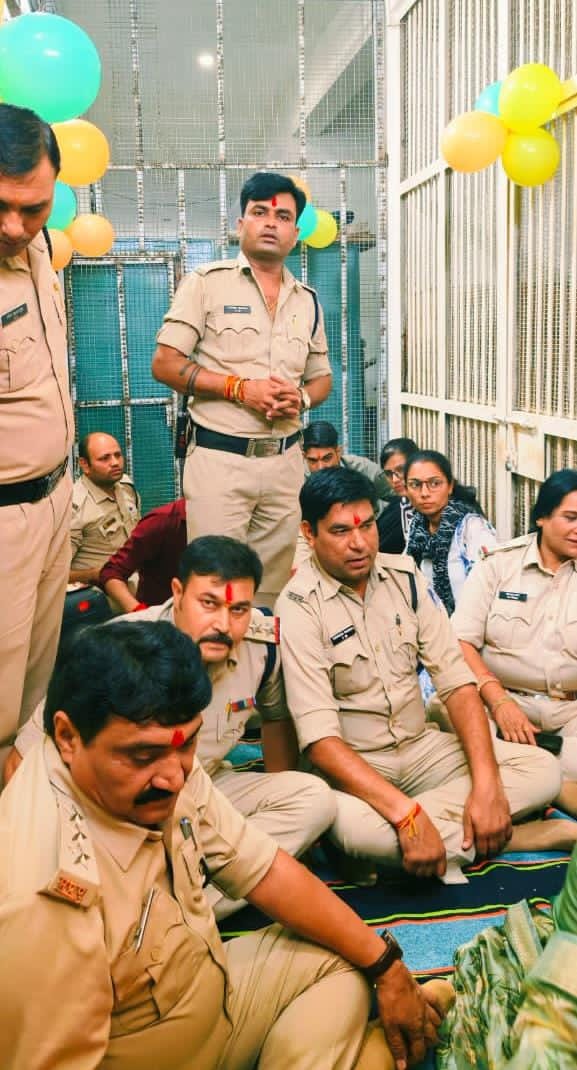 दमोह कोतवाली में धूमधाम से मनाया गया कृष्ण जन्मोत्सव, पुलिस स्टाफ ने की विधि-विधान से पूजा