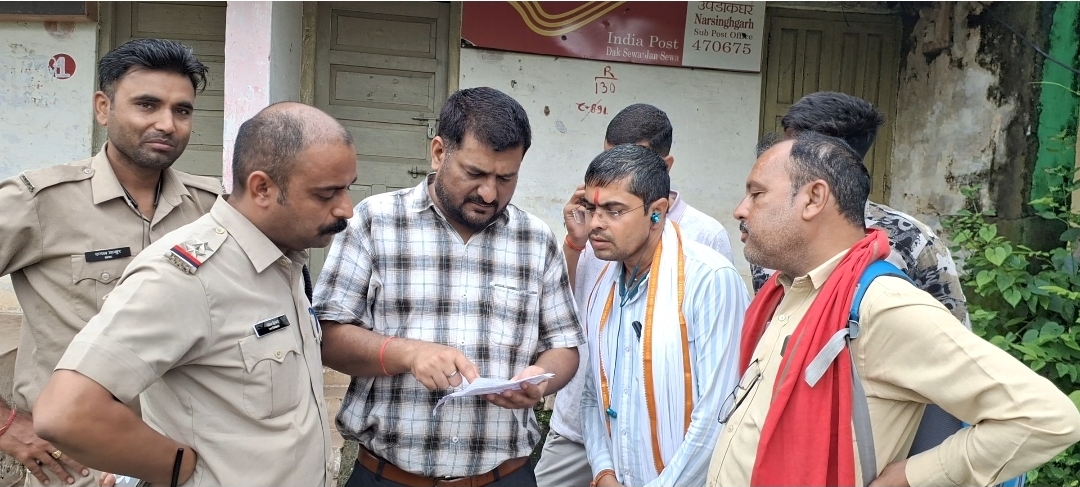नरसिंहगढ़ में मांगों को लेकर बीएसएनएल टावर पर चढ़े युवक, आश्वासन के बाद नीचे उतरे नरसिंहगढ़ में मांगों को लेकर बीएसएनएल टावर पर चढ़े युवक, आश्वासन के बाद नीचे उतरे