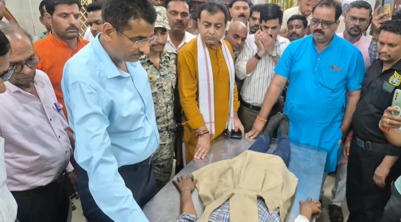 अभाना सड़क हादसा: मृत छात्राओं के परिजनों को 2-2 लाख की सहायता के लिए पत्राचार, घायल छात्रा को मिला 10 हजार का चेक अभाना सड़क हादसा: मृत छात्राओं के परिजनों को 2-2 लाख की सहायता के लिए पत्राचार, घायल छात्रा को मिला 10 हजार का चेक