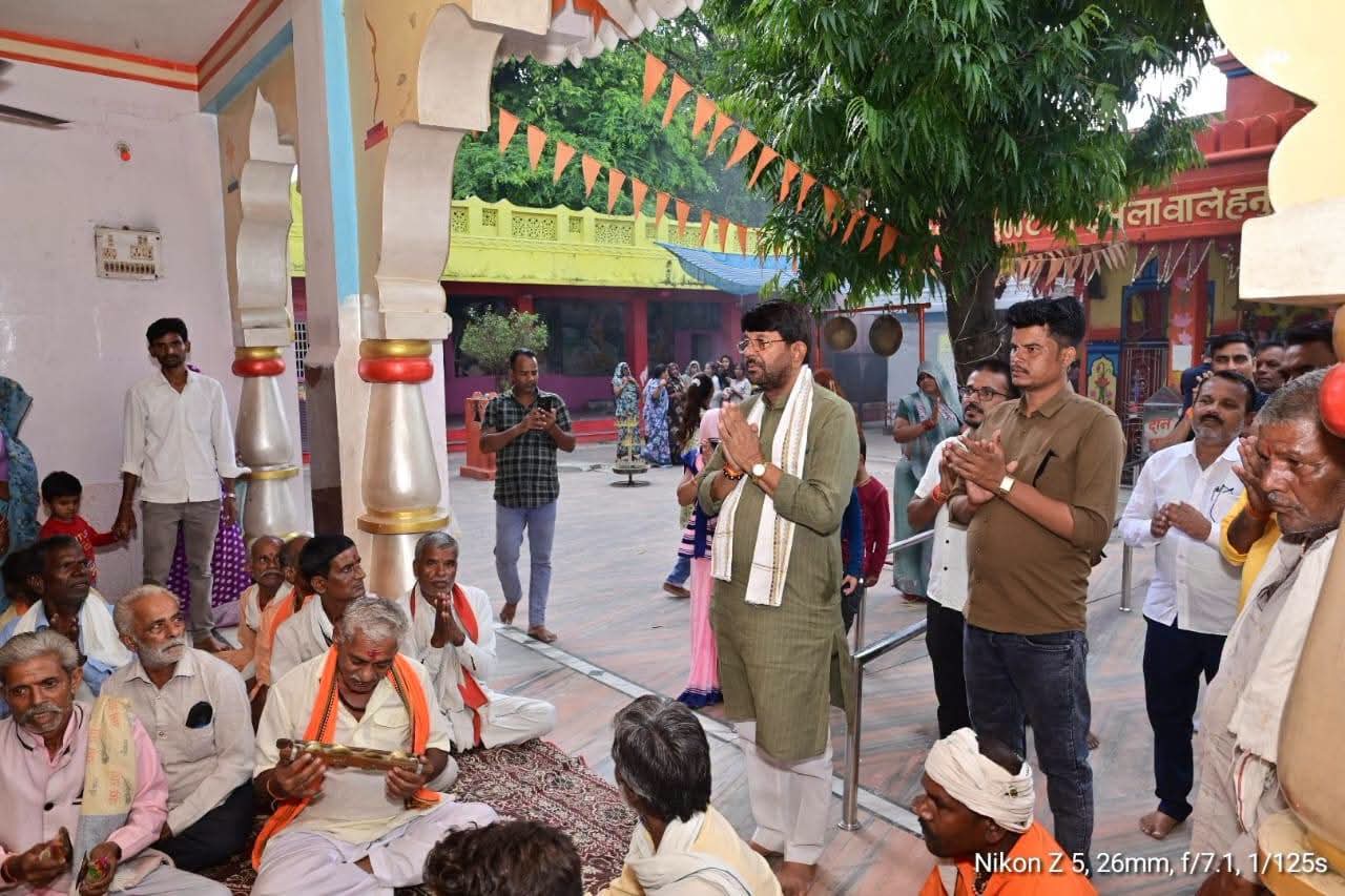 बकायन में गूंजा &lsquo;हरे राम&rsquo; का महामंत्र, मंत्री लखन पटेल ने हवन-पूजन में की सहभागिता