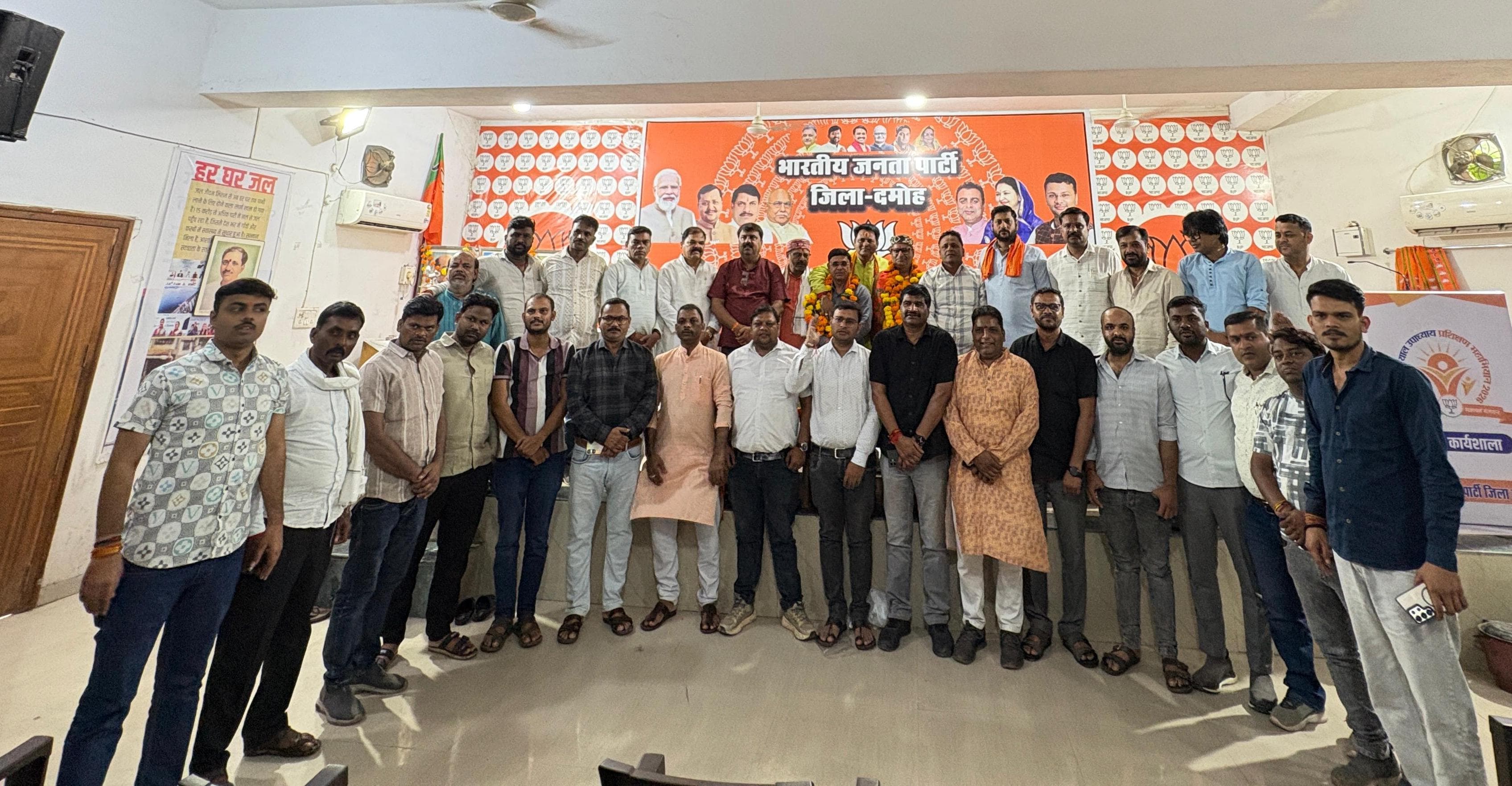 भाजपा कार्यालय में नवनियुक्त पदाधिकारियों का जोरदार स्वागत, मनीष सोनी और लक्ष्मण तिवारी को मिली नई जिम्मेदारी