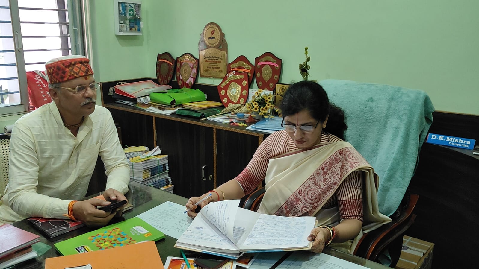 दमोह में बाल अधिकार संरक्षण आयोग की सदस्य अर्चना गुप्ता का औचक निरीक्षण, स्कूलों को दिए दिशा-निर्देश दमोह में बाल अधिकार संरक्षण आयोग की सदस्य अर्चना गुप्ता का औचक निरीक्षण, स्कूलों को दिए दिशा-निर्देश