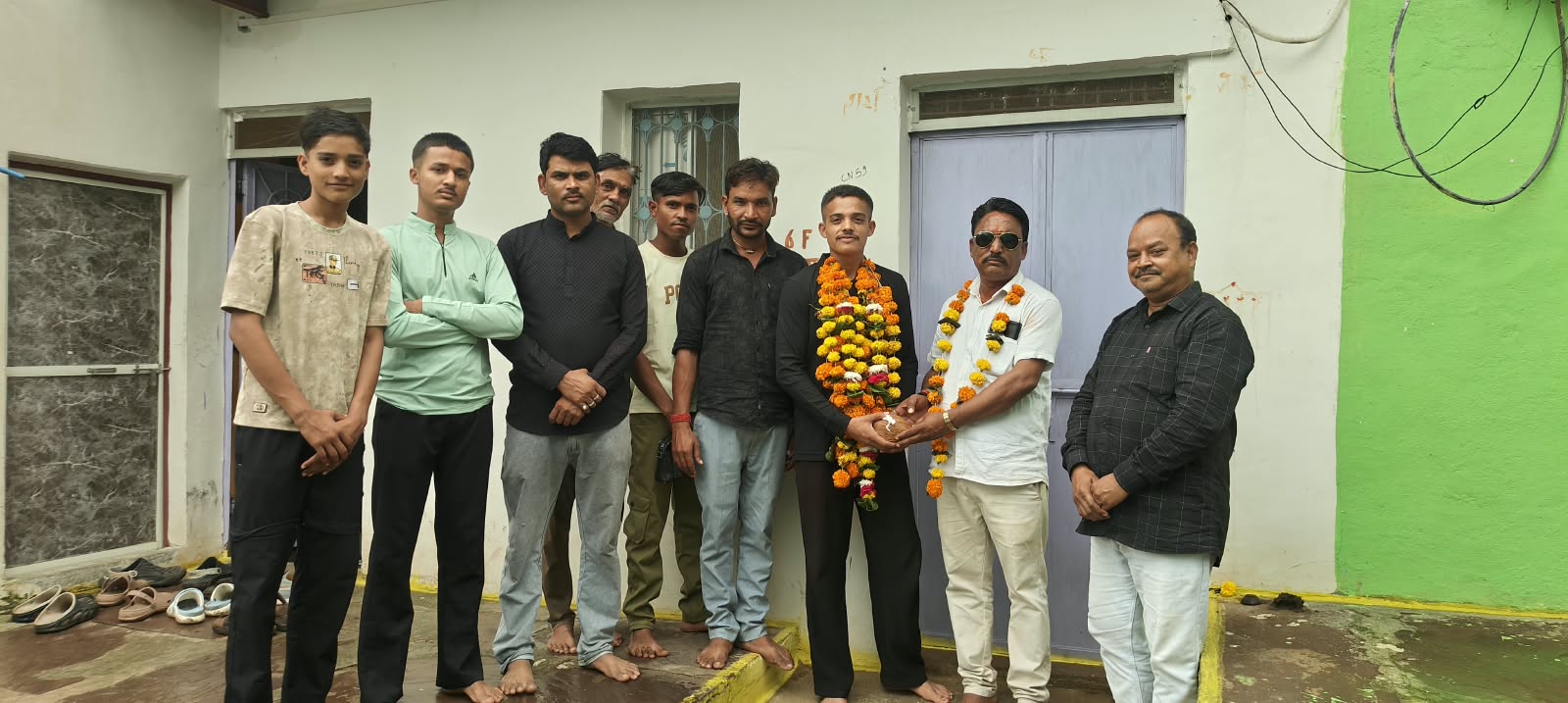छोटे से घर से निकला अंशकुमार, अग्निवीर बनकर बना बटियागढ़ का गौरव छोटे से घर से निकला अंशकुमार, अग्निवीर बनकर बना बटियागढ़ का गौरव
