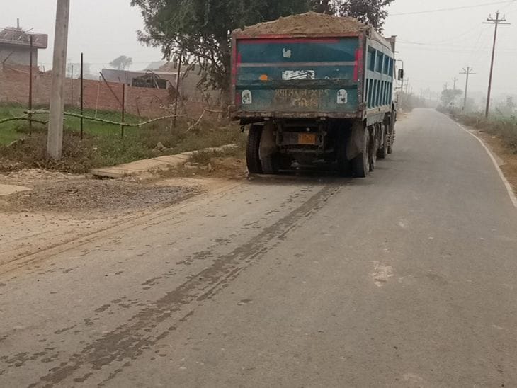 शहर में ओवरलोड डंपर भर रहे फर्राटे, आखिर खनिज विभाग की नजर क्यों नहीं पड़ रही?कब तक अवैध परिवहन होगा नजरअंदाज?