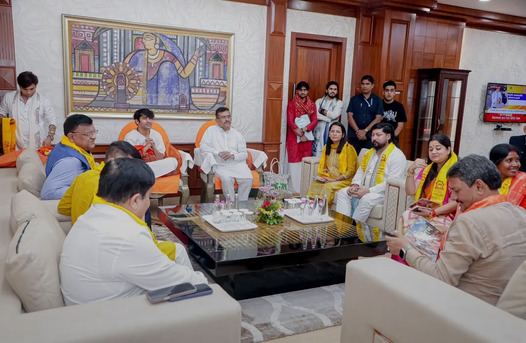 कोलकाता में बागेश्वर बाबा का भव्य स्वागत, मुख्यमंत्री निवास में हुआ सम्मान कोलकाता में बागेश्वर बाबा का भव्य स्वागत, मुख्यमंत्री निवास में हुआ सम्मान