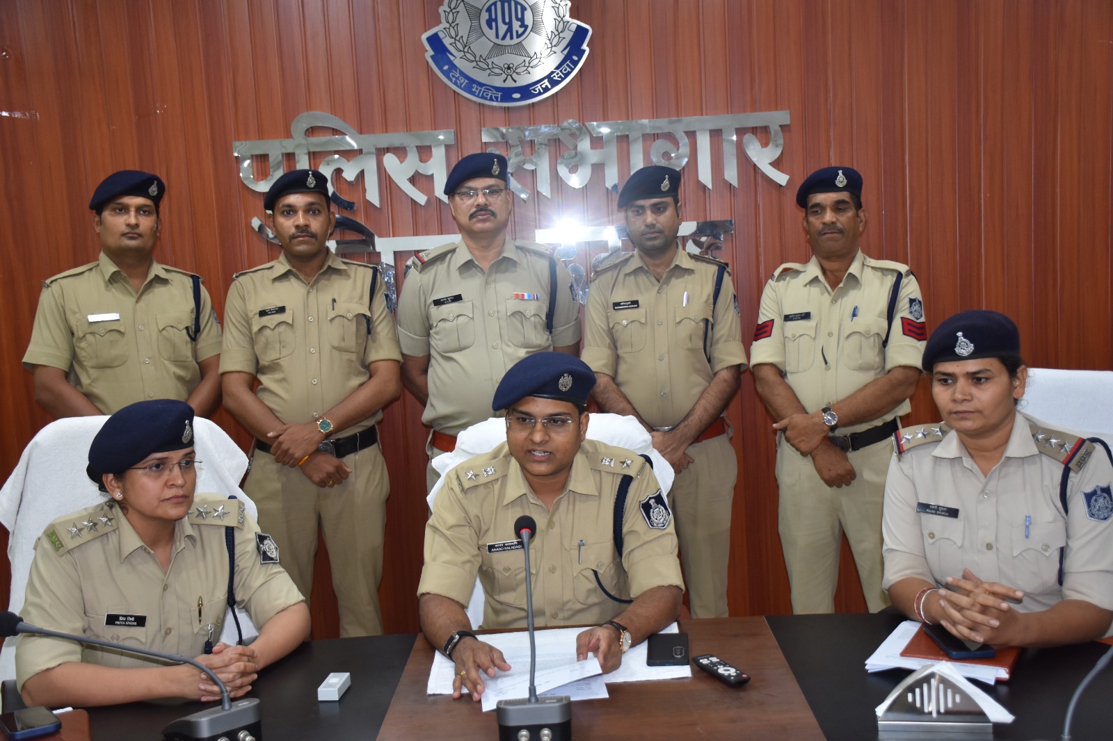 बटियागढ़ पुलिस को बड़ी सफलता: चोरी गया ट्रैक्टर-ट्रॉली बरामद, ₹24.80 लाख का मशरूका जब्त, दो आरोपी गिरफ्तार  दमोह। बटियागढ़ थाना पुलिस ने ट्रैक्टर-ट्रॉली चोरी के मामले का खुलासा करते हुए बड़ी 