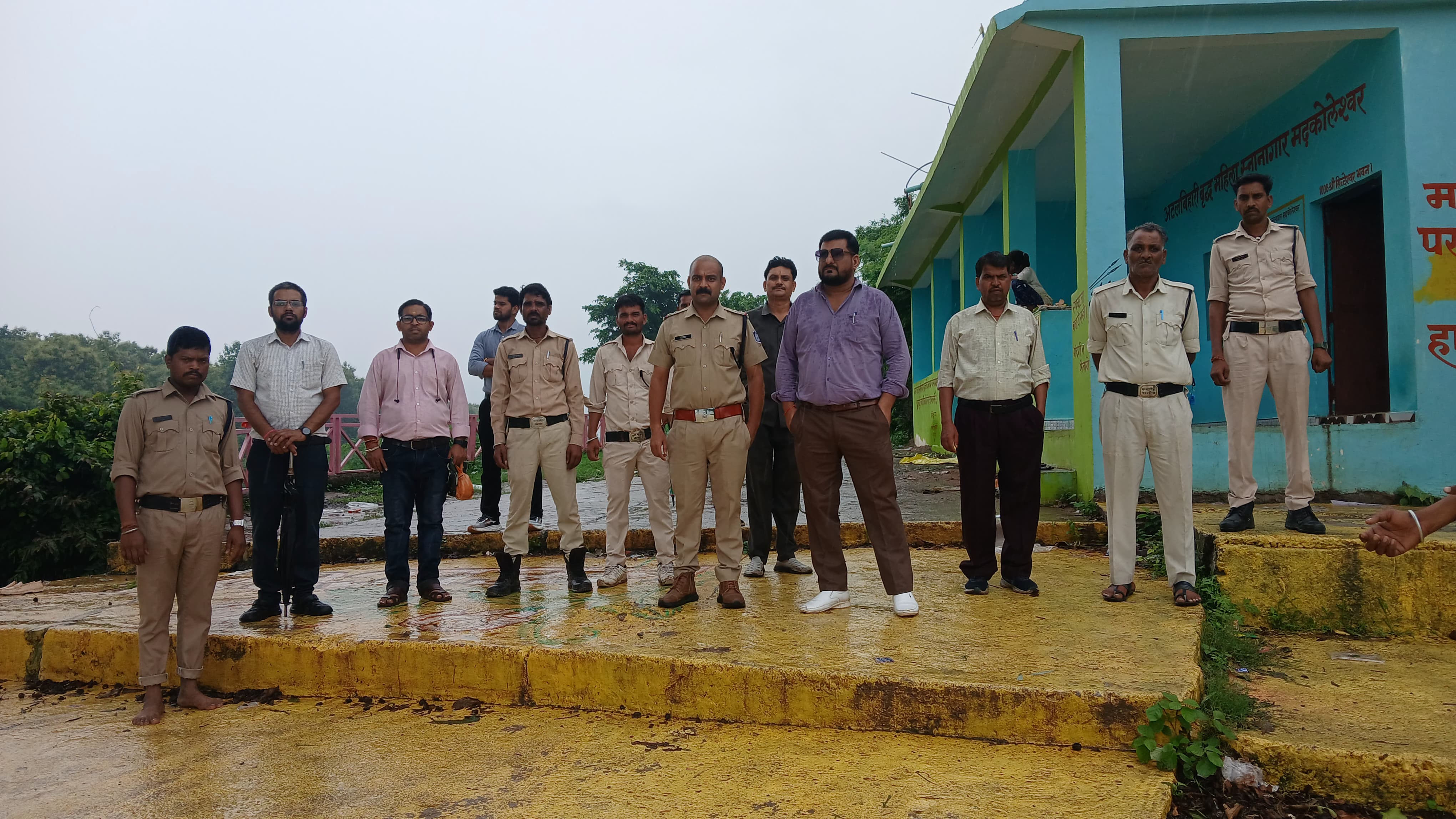 सावन के तीसरे सोमवार को मढ़कोलेश्वर धाम में उमड़ा श्रद्धालुओं का सैलाब, शांतिपूर्वक हुए भगवान शिव के दर्शन सावन के तीसरे सोमवार को मढ़कोलेश्वर धाम में उमड़ा श्रद्धालुओं का सैलाब, शांतिपूर्वक हुए भगवान शिव के दर्शन