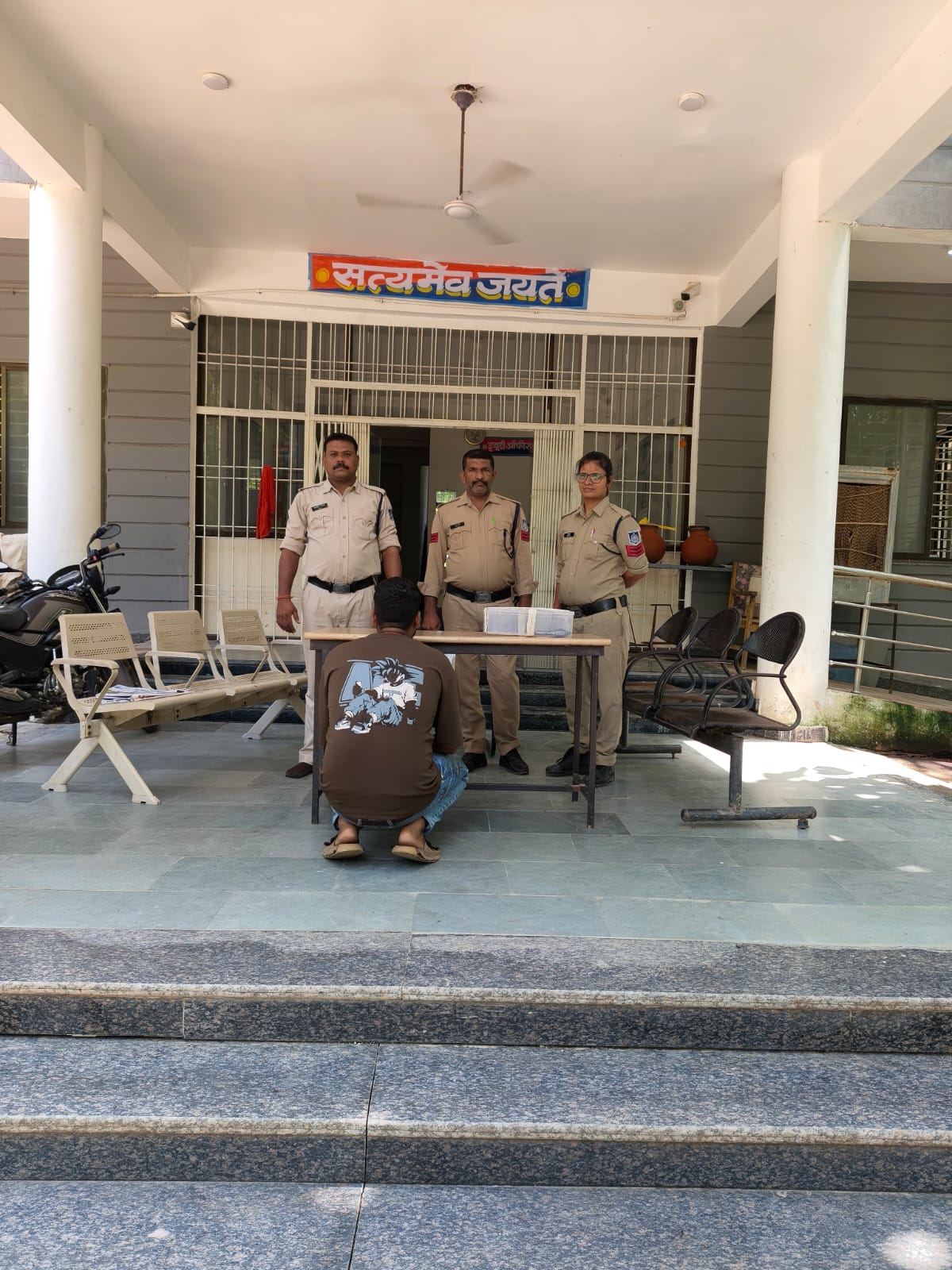 .दमोह: पटेरा पुलिस की बड़ी कार्रवाई, देशी पिस्टल और बाइक समेत ₹1 लाख का मशरूका जब्त, आरोपी गिरफ्तार