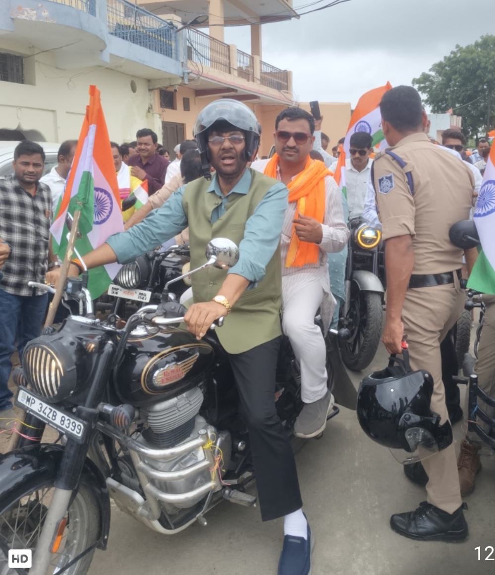 नरसिंहगढ़ और बटियागढ़ में निकली भव्य तिरंगा यात्रा, देशभक्ति के रंग में रंगा माहौल नरसिंहगढ़ और बटियागढ़ में निकली भव्य तिरंगा यात्रा, देशभक्ति के रंग में रंगा माहौल