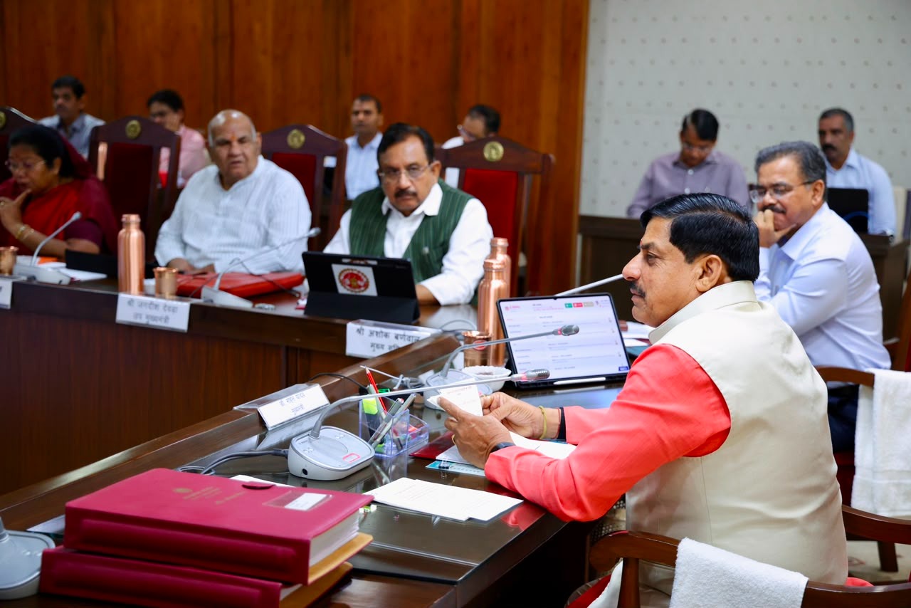 मध्यप्रदेश कैबिनेट के बड़े फैसले: ₹2,480 करोड़ की मंजूरी, IT पार्क, सिंचाई, महिला सशक्तिकरण और किसानों को बड़ी सौगात भोपाल। मुख्यमंत्री डॉ. मोहन यादव की अध्यक्षता में मंगलवार को हुई