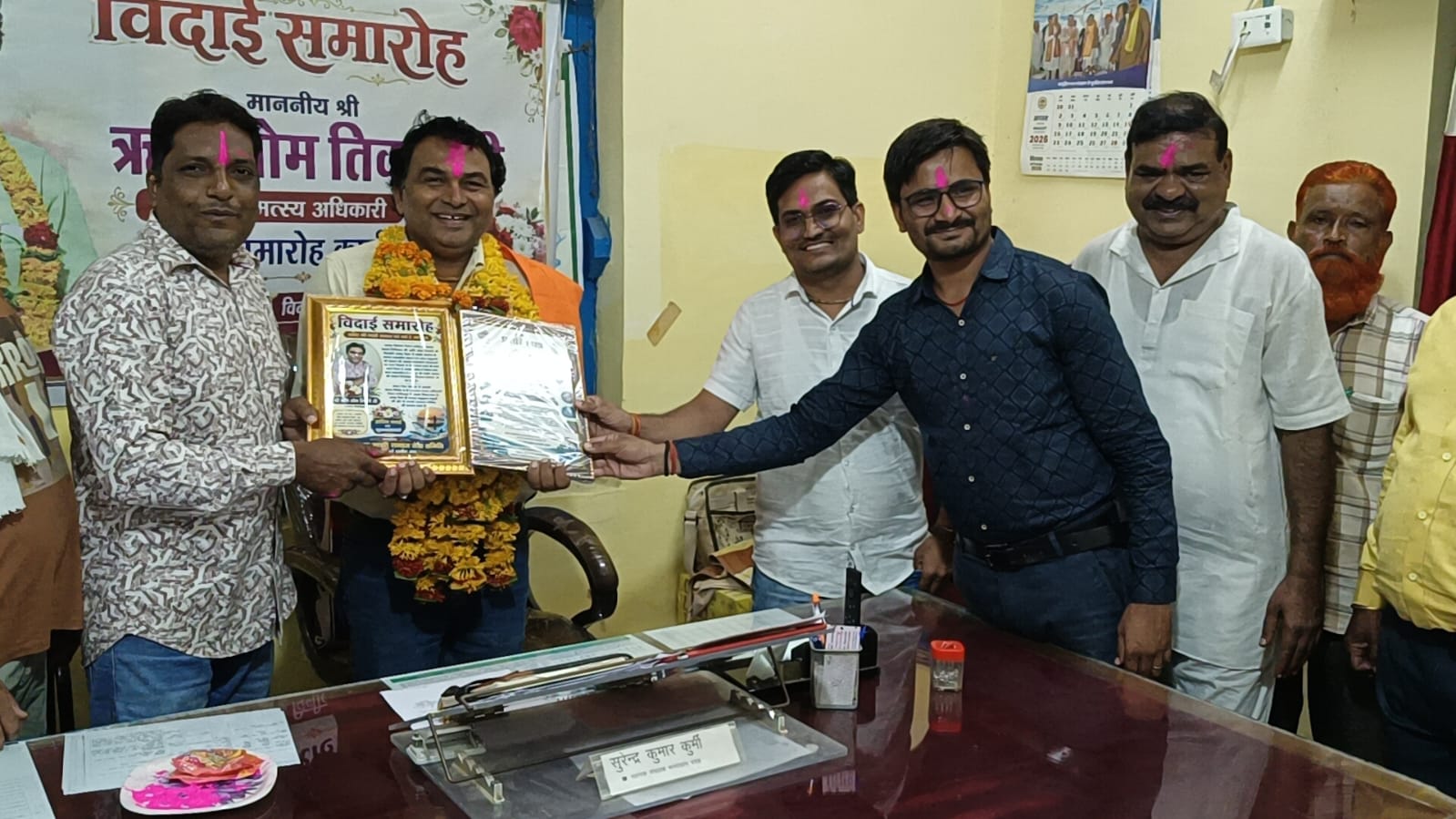 सहायक मत्स्य अधिकारी ऋषि ओम तिवारी को बैंड-बाजे के साथ भावभीनी विदाई, पदोन्नति के बाद नरसिंहपुर हुए स्थानांतरित सहायक मत्स्य अधिकारी ऋषि ओम तिवारी को बैंड-बाजे के साथ भावभीनी विदाई, पदोन्नति के बाद नरसिंहपुर हुए स्थानांतरित