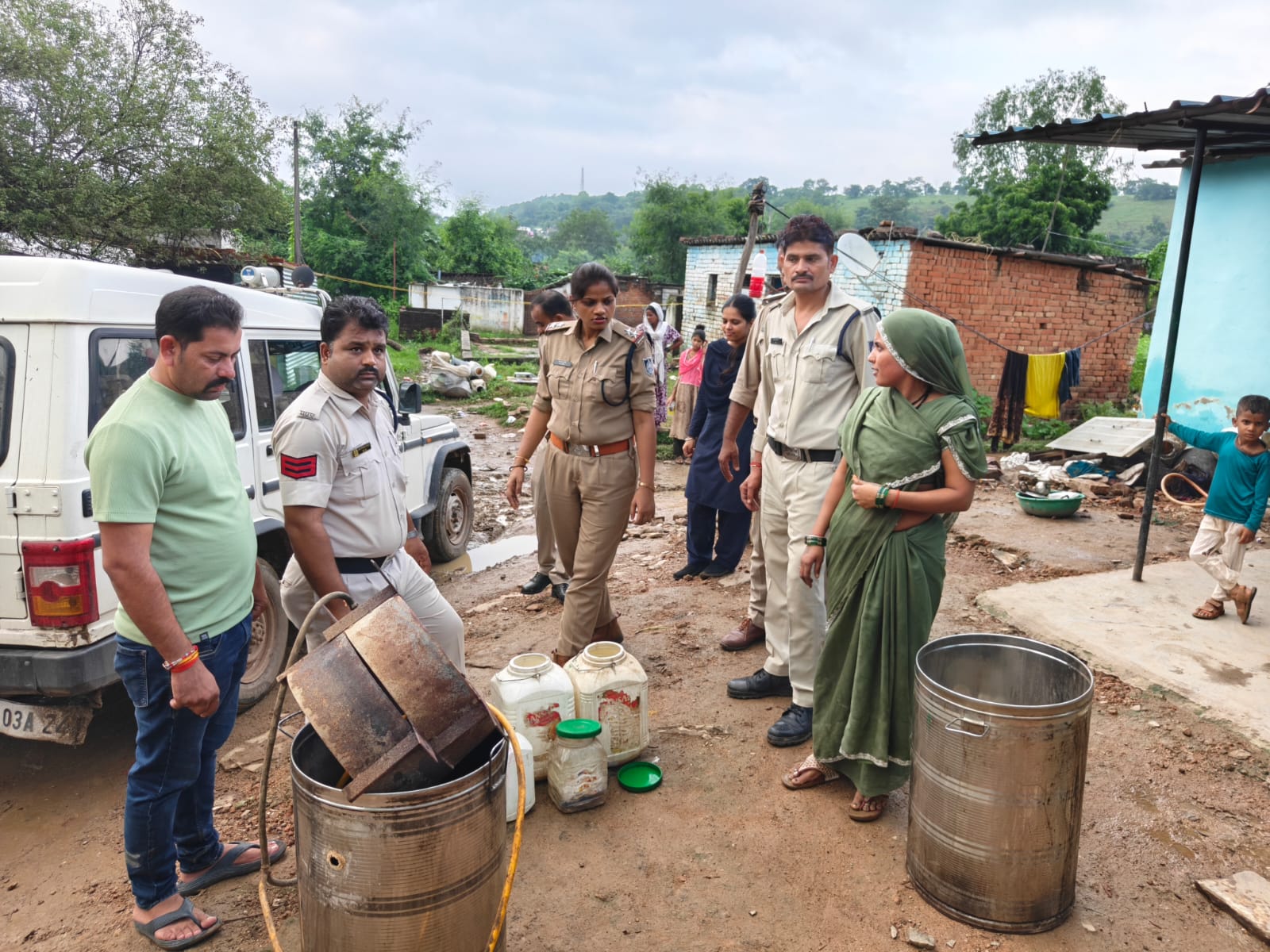 अवैध शराब पर दमोह पुलिस का बड़ा प्रहार, जगह-जगह छापेमारी से हड़कंप